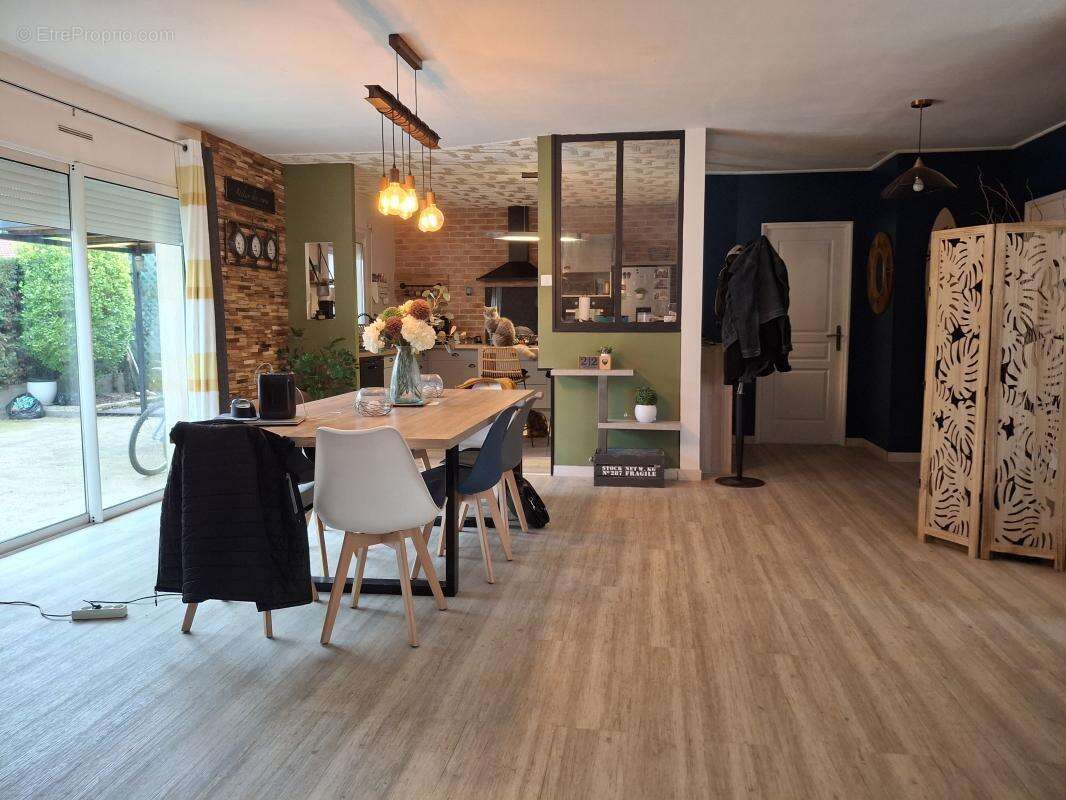 Maison à CHANTELOUP-LES-BOIS