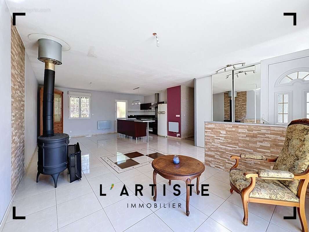 Maison 115 m² à Crosville-La-Vieille  - photo 4