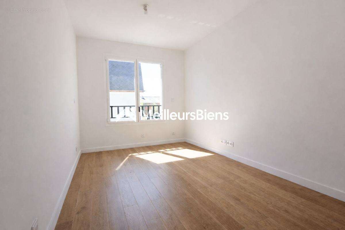 Maison à SAINT-MAUR-DES-FOSSES