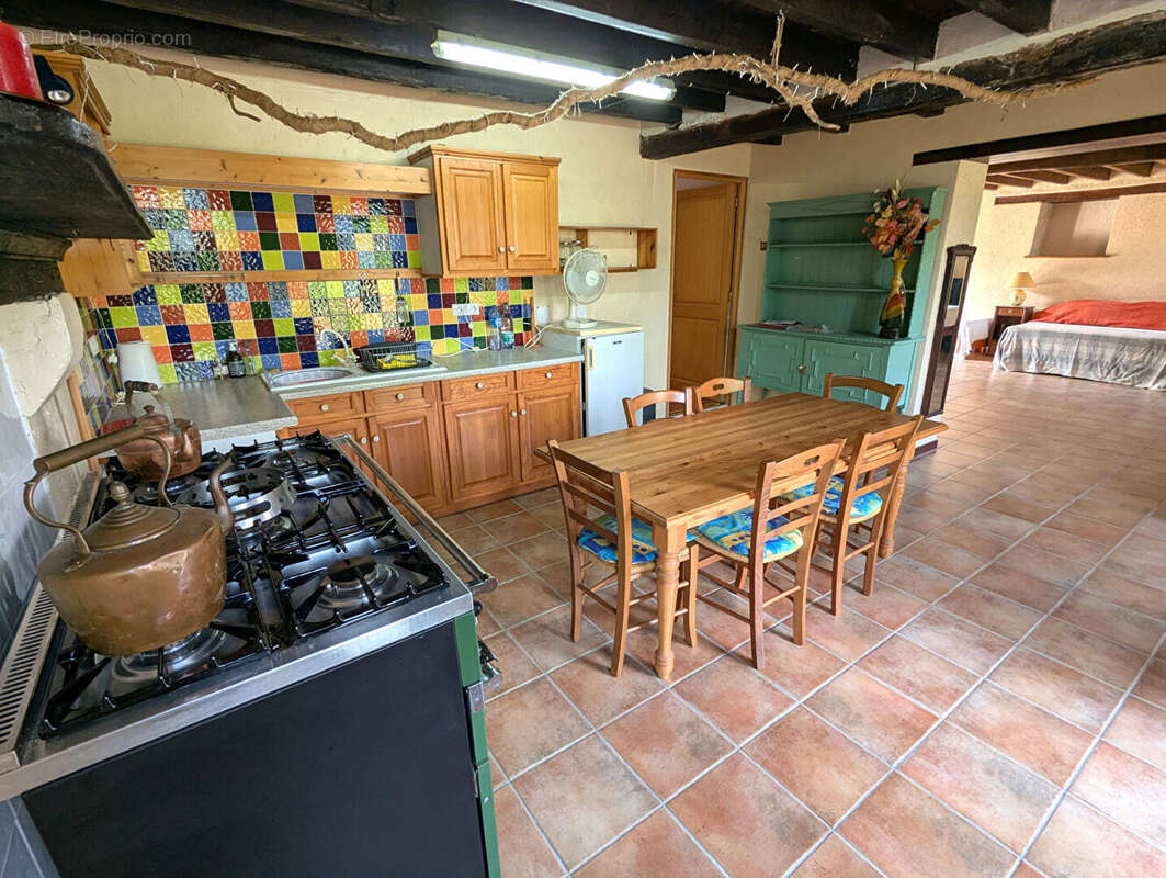 INDRE - Belle maison de campagne située dans une impasse tranquille. - photo 4