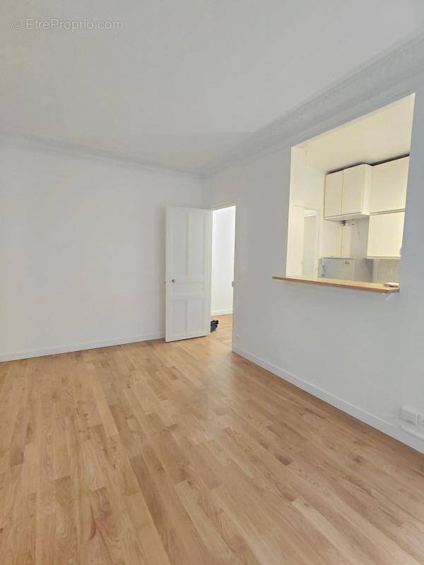 Appartement à PARIS-17E