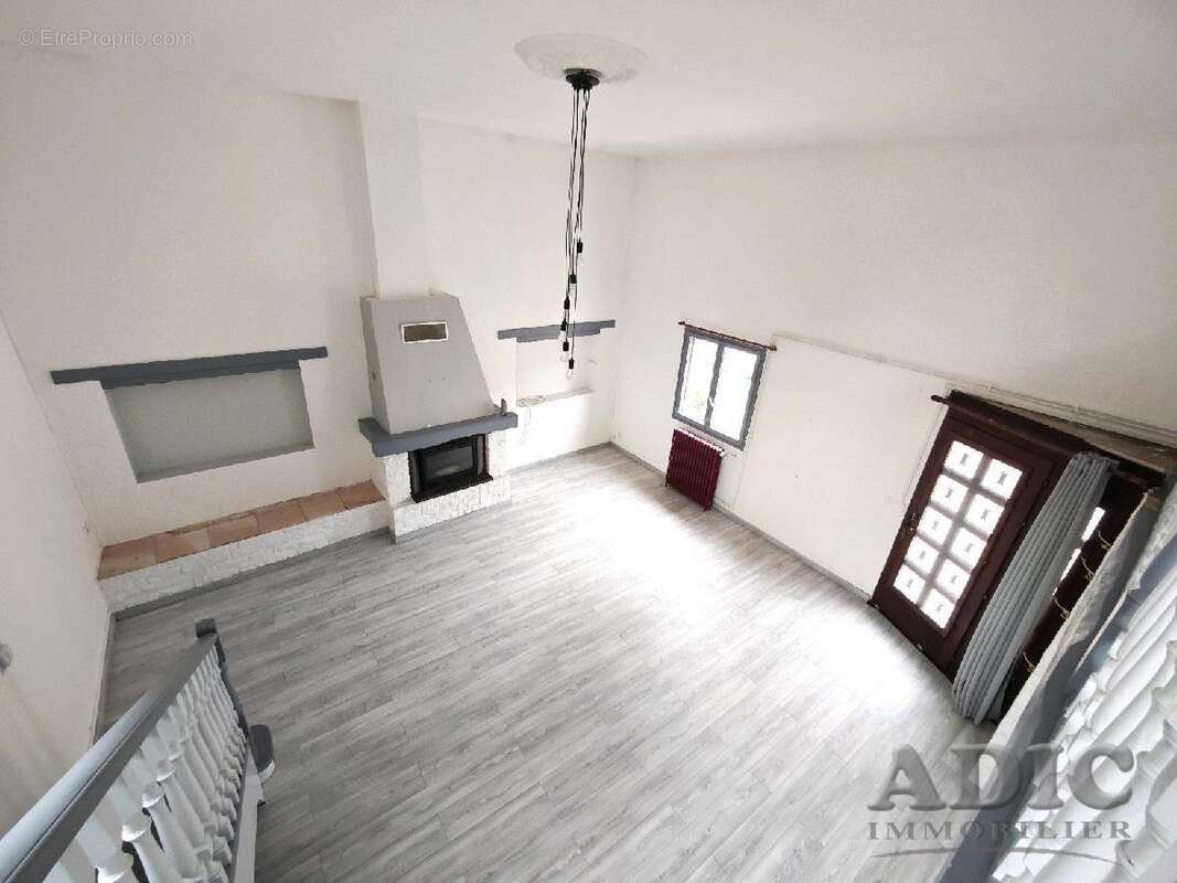 Maison à VER-SUR-LAUNETTE