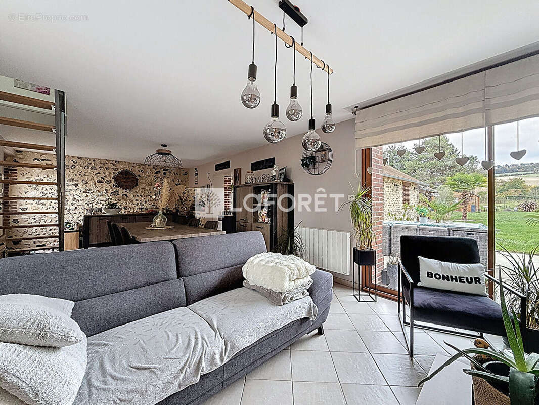 Maison à LA CROIX-SAINT-LEUFROY