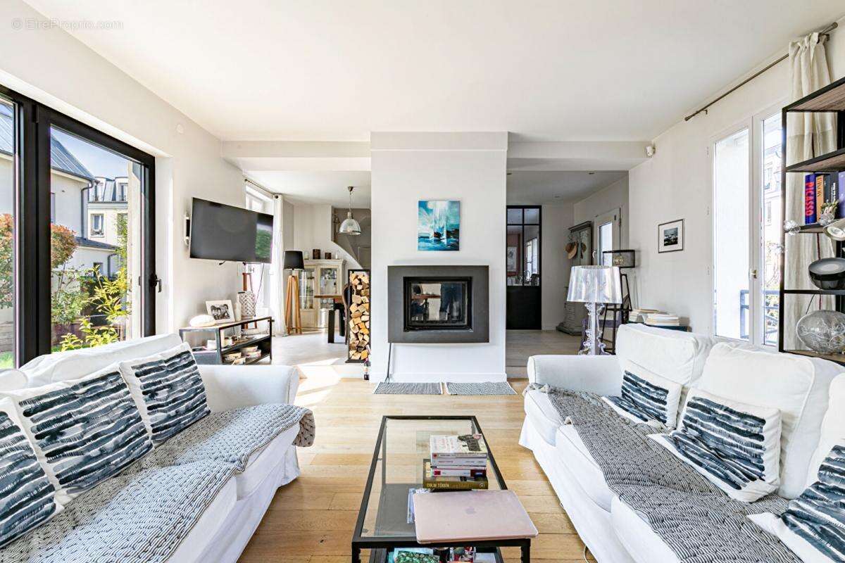 Maison à LA GARENNE-COLOMBES