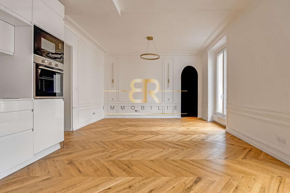 Appartement à PARIS-17E