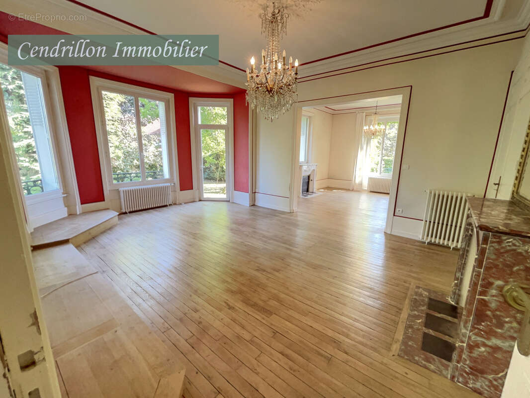 Belle maison bourgeoise entièrement rénovée, 350m2 habitables,  sur son parc de 4000m2 au cœur de la ville - photo 9