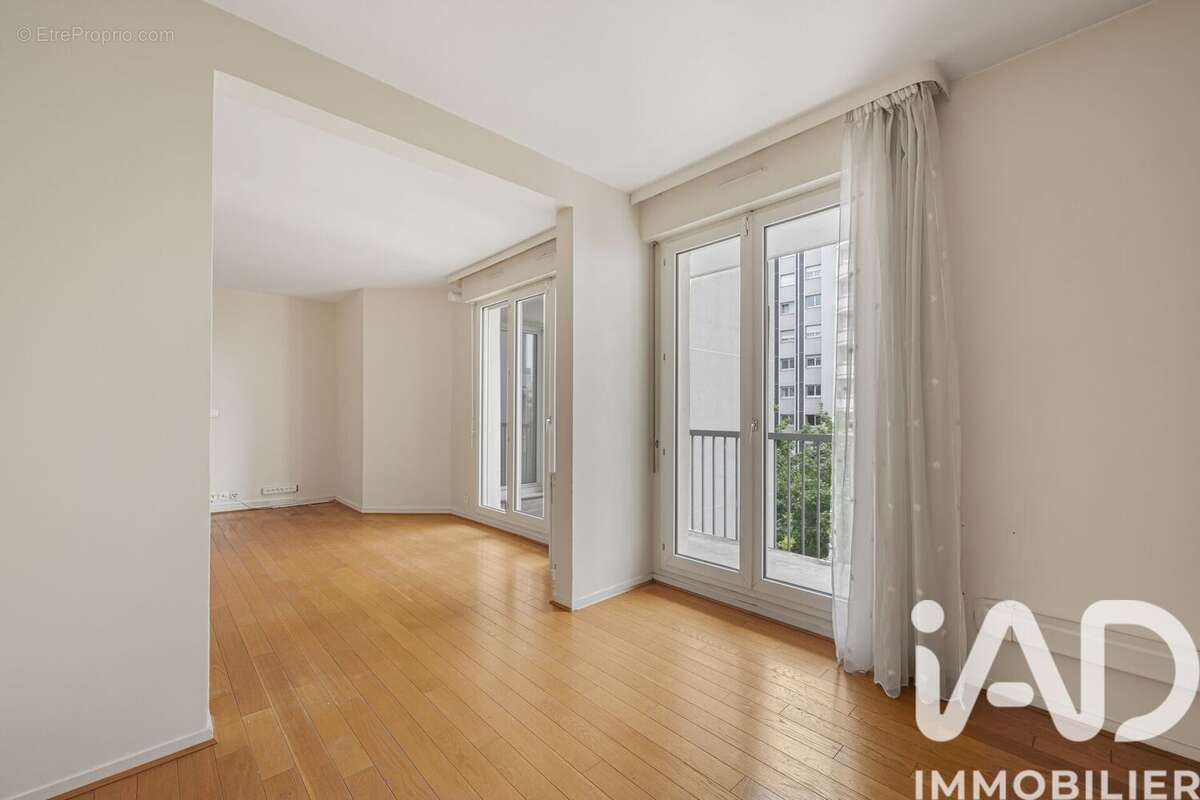 Photo 8 - Appartement à COURBEVOIE