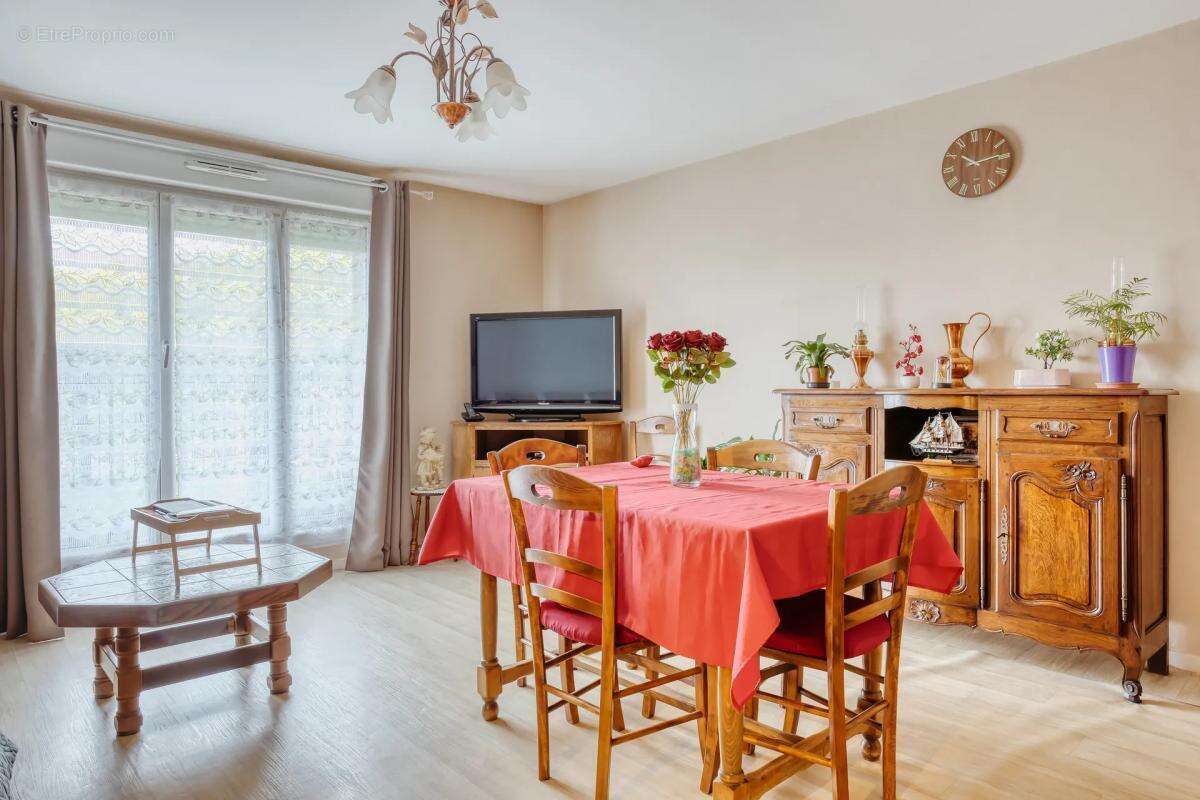 Appartement à VAL-DE-REUIL