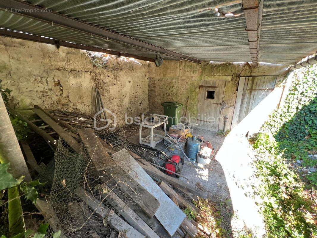 Maison 77m2 a rehabiliter entierement + petit jardin - photo 7