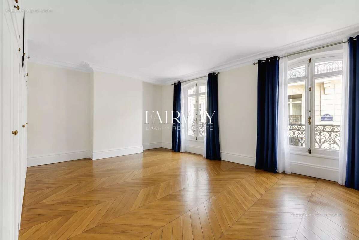 Appartement à PARIS-8E