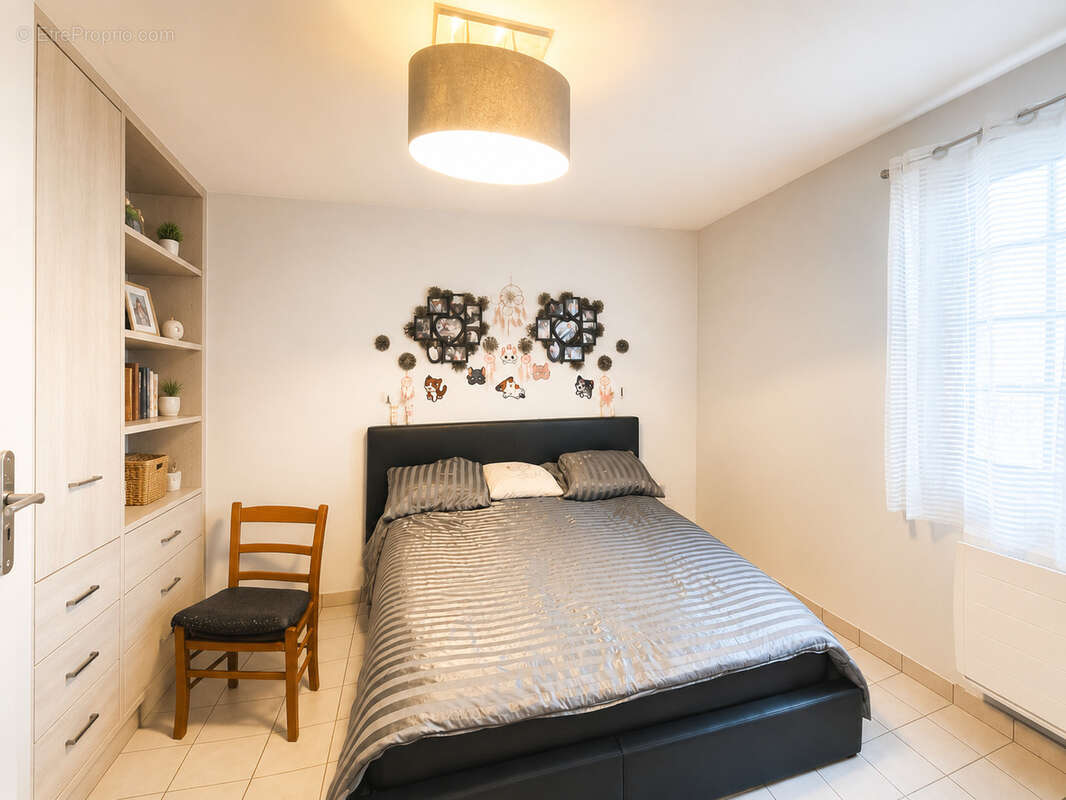 À seulement 8 minutes en voiture de TOURS, découvrez cette maison familiale aux volumes généreux et au cadre v - photo 7