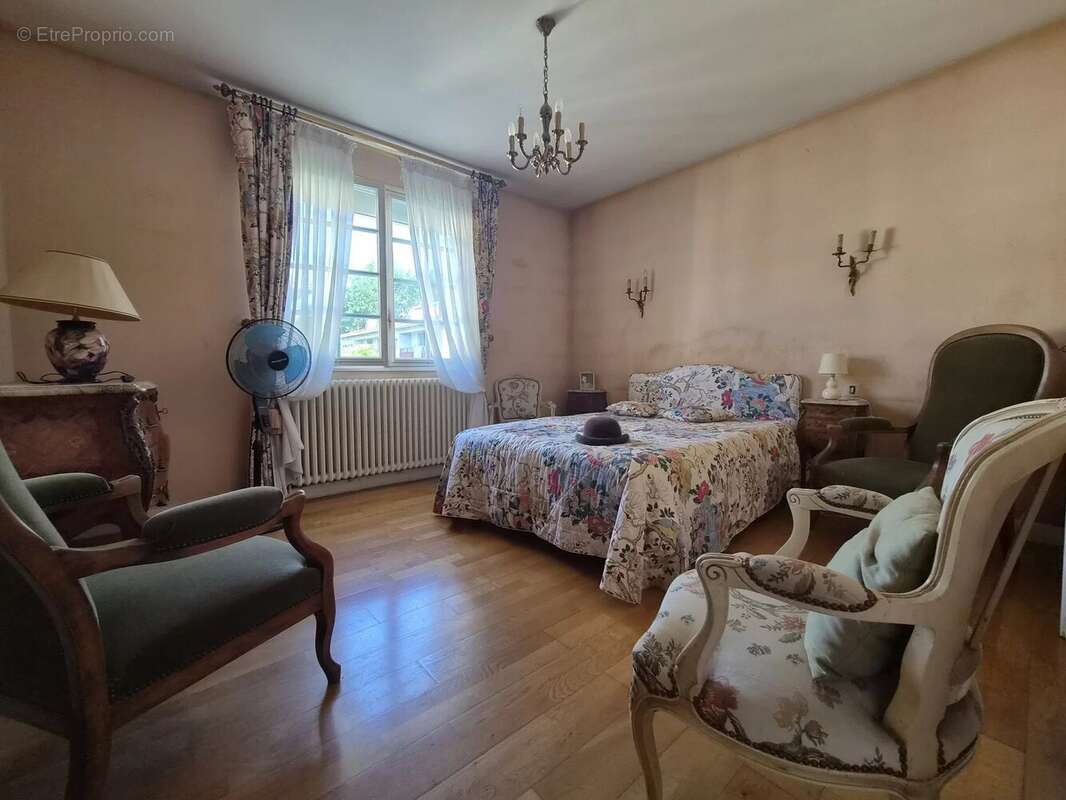 Villa familiale aux beaux volumes – Quartier résidentiel prisé - photo 8