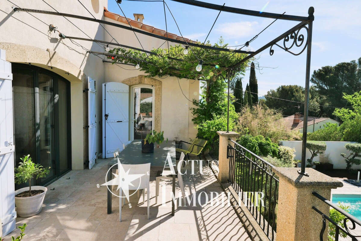 Maison 227 m² à Lamanon  - photo 7