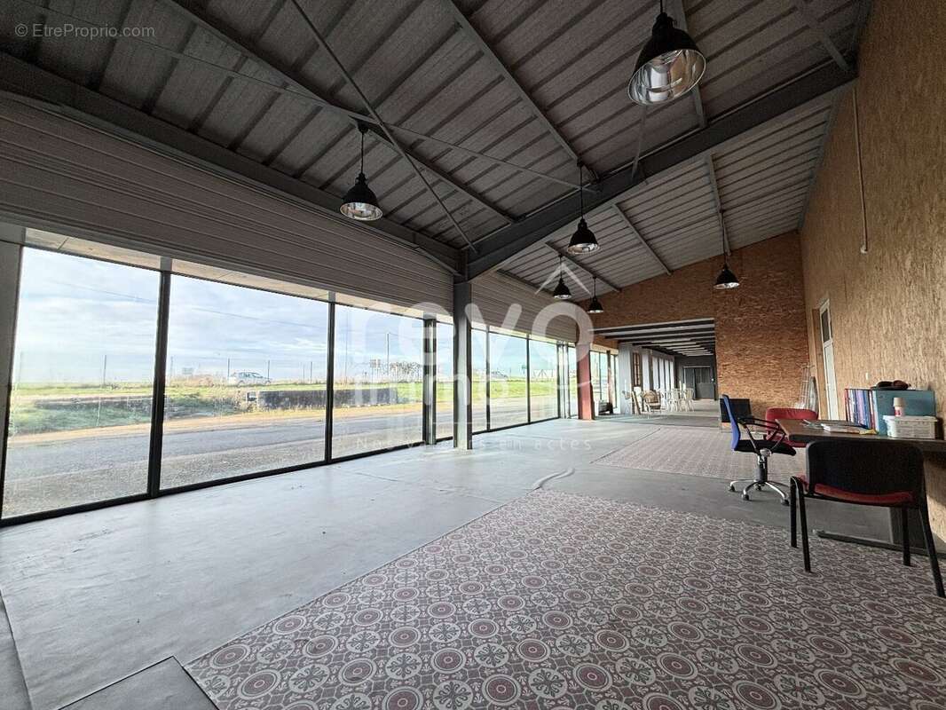 Commerce à FONTENAY-LE-COMTE