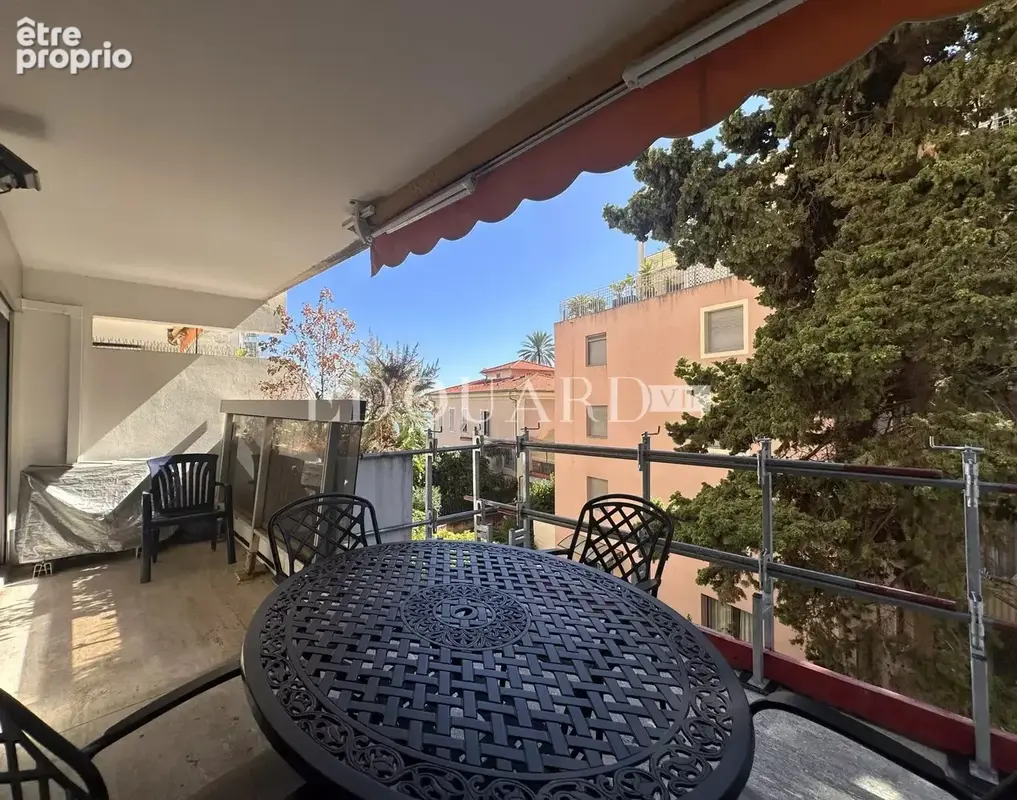 En exclusivité trois pièces en excellent état avec grande terrasse, vue mer et parking, face aux Sablettes - photo 2
