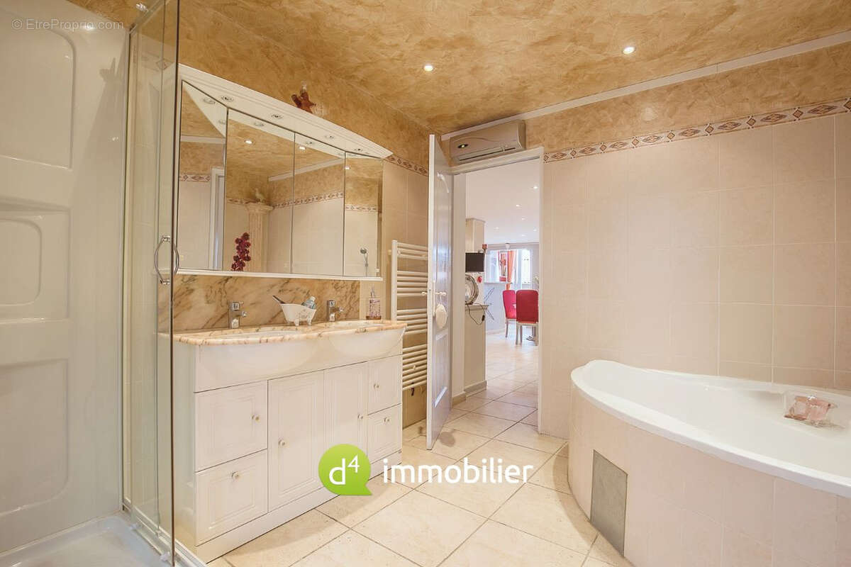 Appartement à MARSEILLE-1E