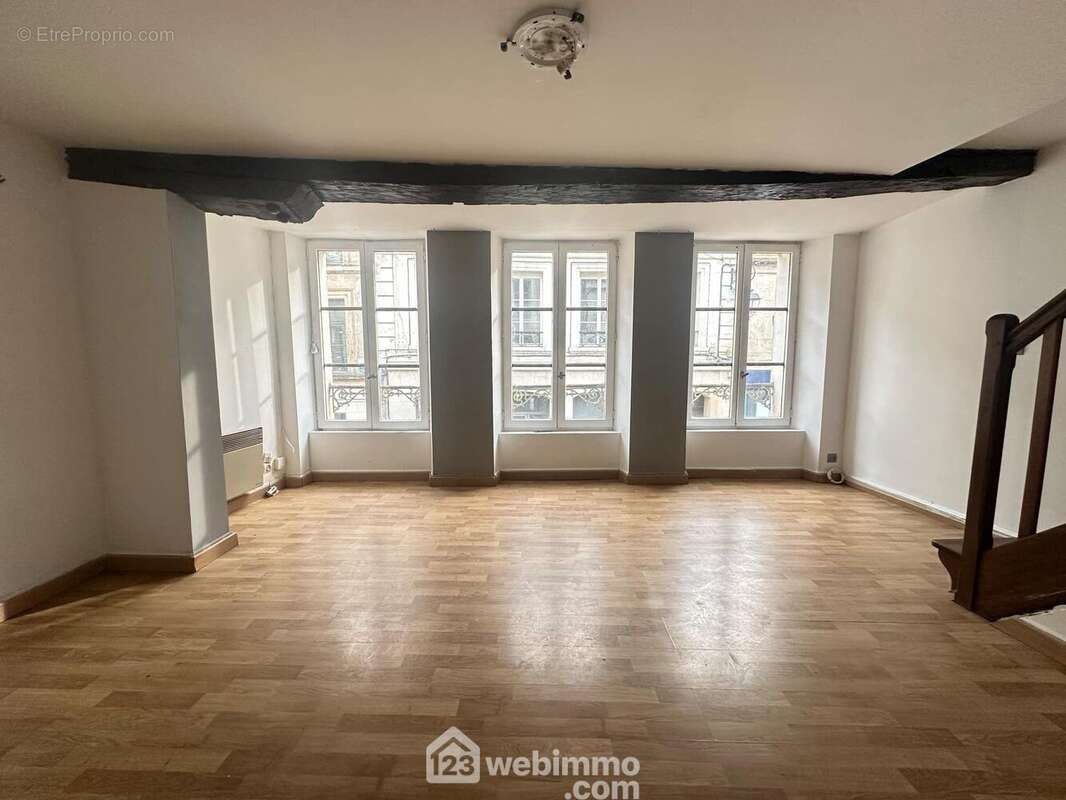 Vous apprécierez le salon chaleureux