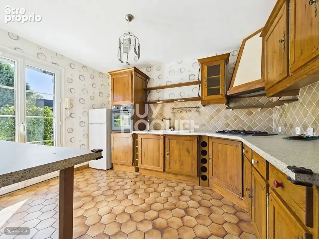 LA SAUSSAYE - Maison de 112 m², 3 chambres + bureau, terrain de 758 m² avec cheminée et poutres apparentes - photo 5