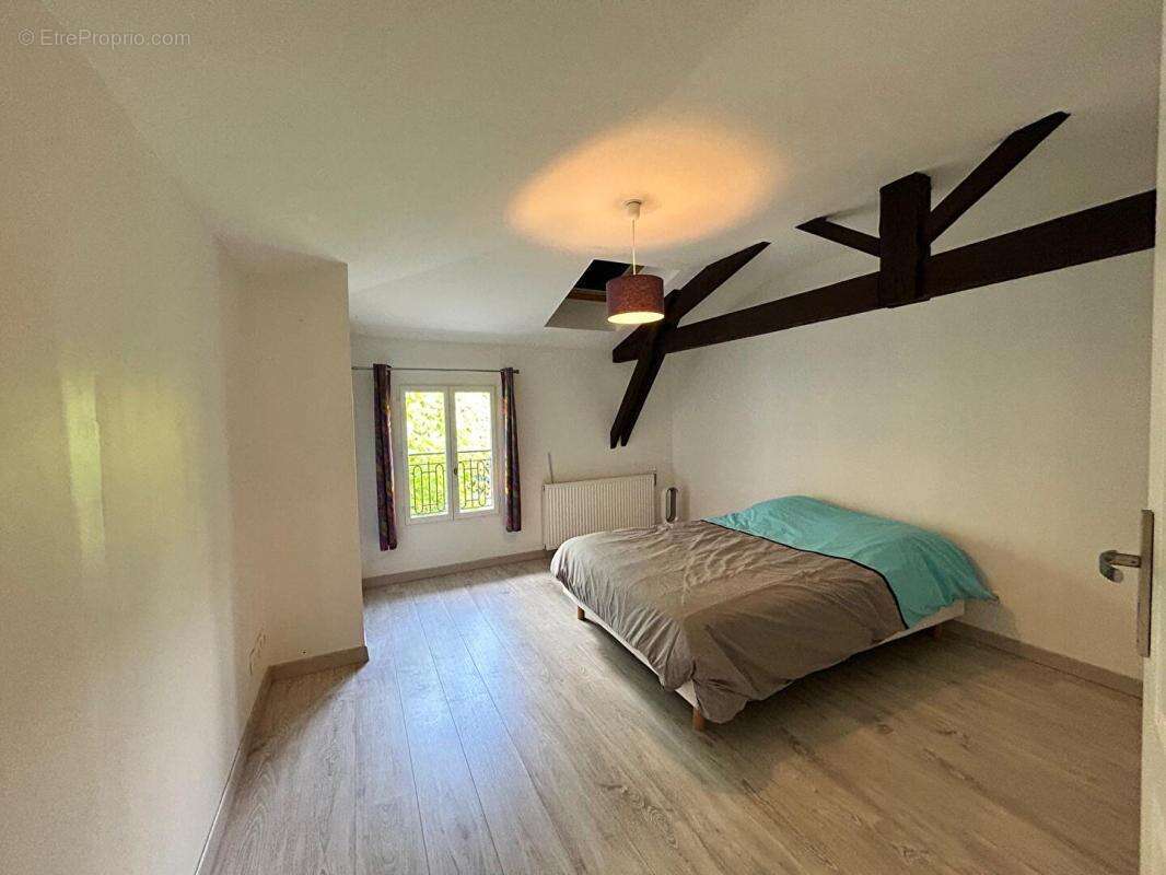 A 15 mn de Blaye - Au calme belle Girondine en pierre rénovée - 197 m2 habitables -7P- 4 Chambres -  1920 m2 de Terrain - Piscin - photo 10