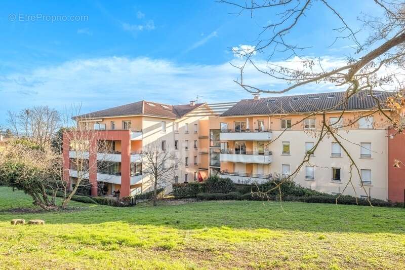 Appartement à NEYRON