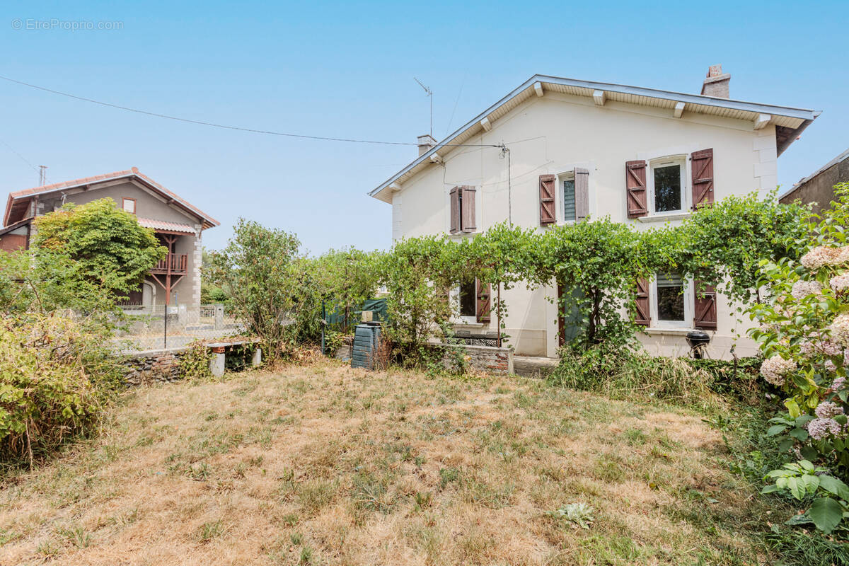 Maison à CAZERES