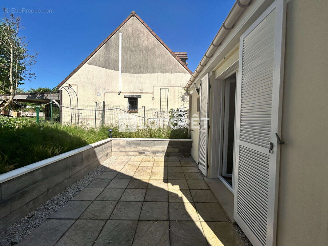 Maison à JUZIERS