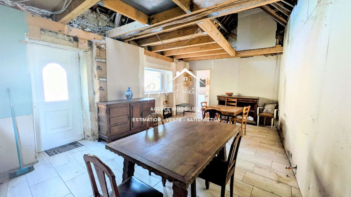 Pièce de vie - Maison à YZEURES-SUR-CREUSE