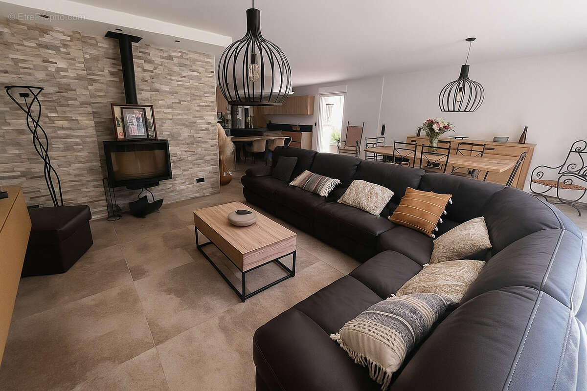 Maison à SOLLIES-TOUCAS