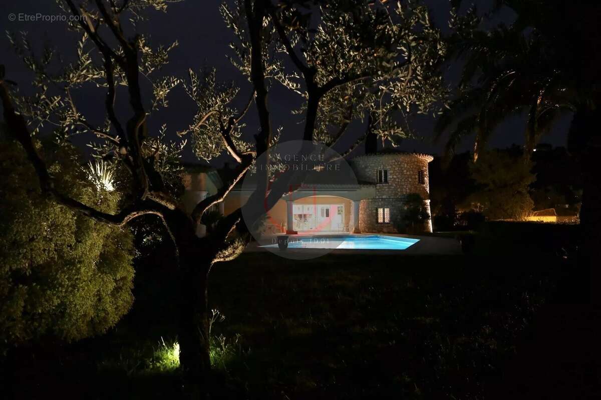 Maison à LES ADRETS-DE-L&#039;ESTEREL