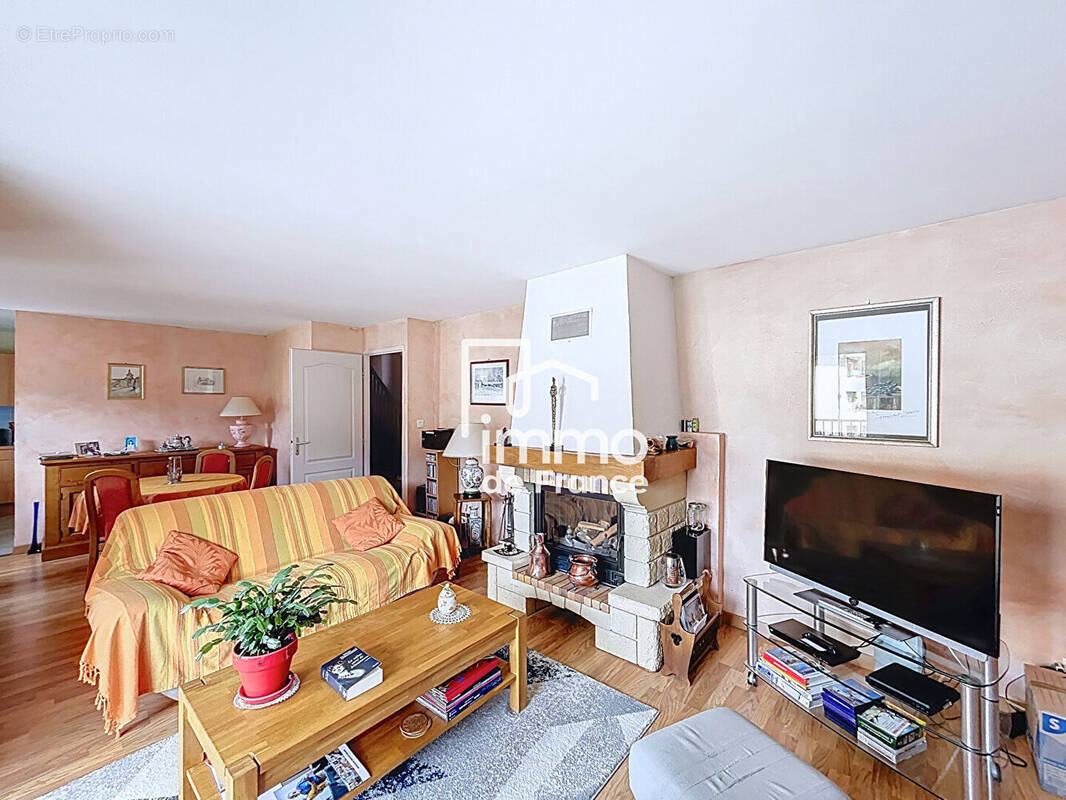 Appartement à CESSY