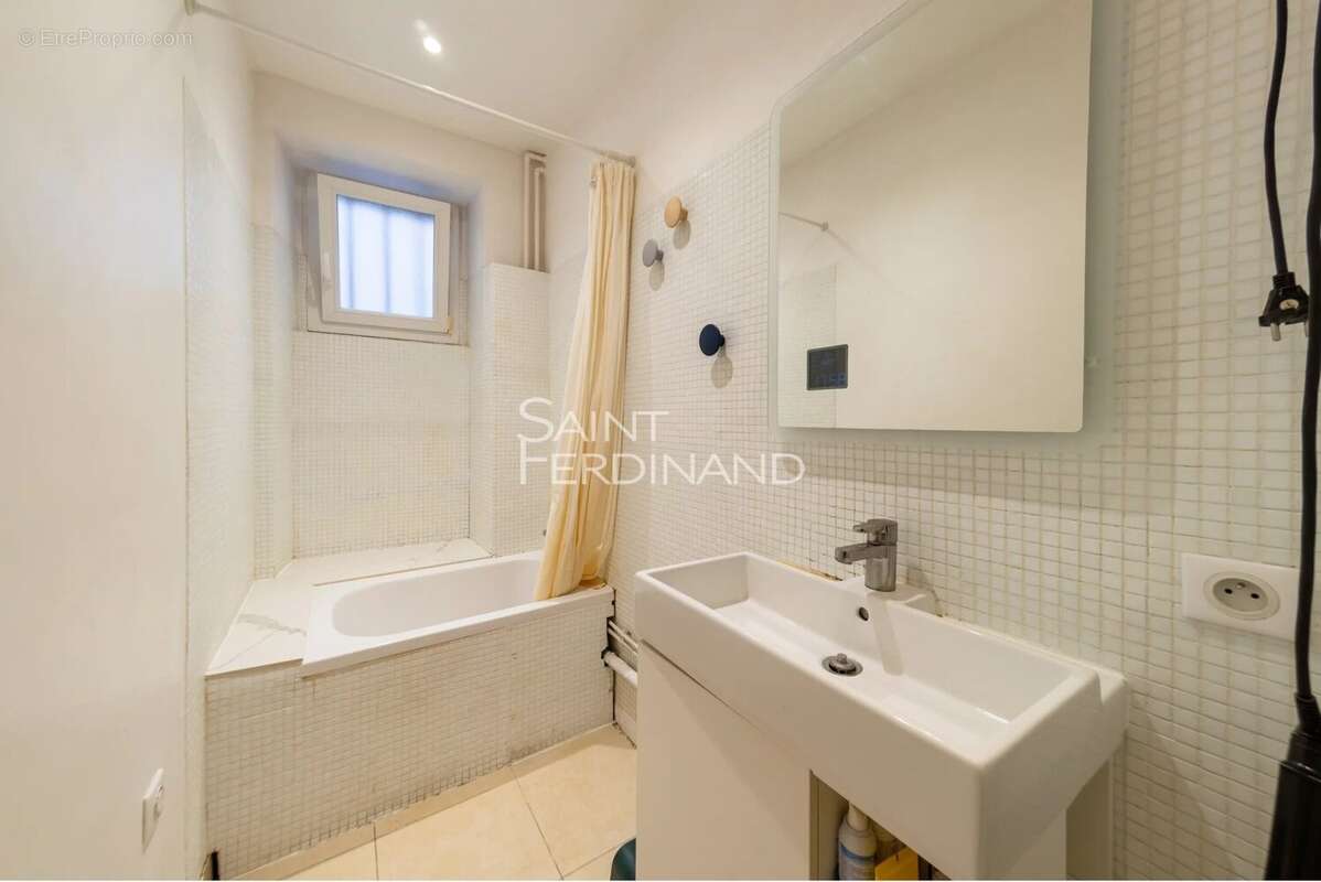Appartement à PARIS-17E
