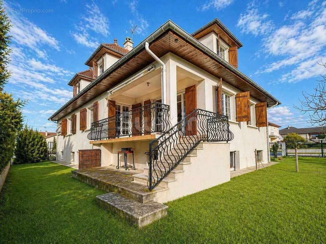 Maison à DECINES-CHARPIEU