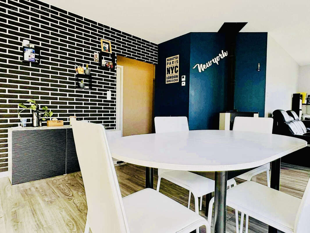 Maison à LES LANDES-GENUSSON