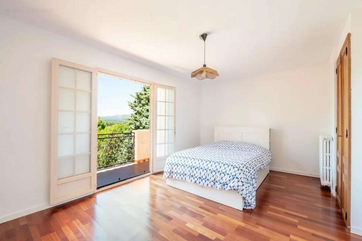 Maison de 6 pièces de 132 m² + studio de 33 m² et garage de 27m² - photo 6