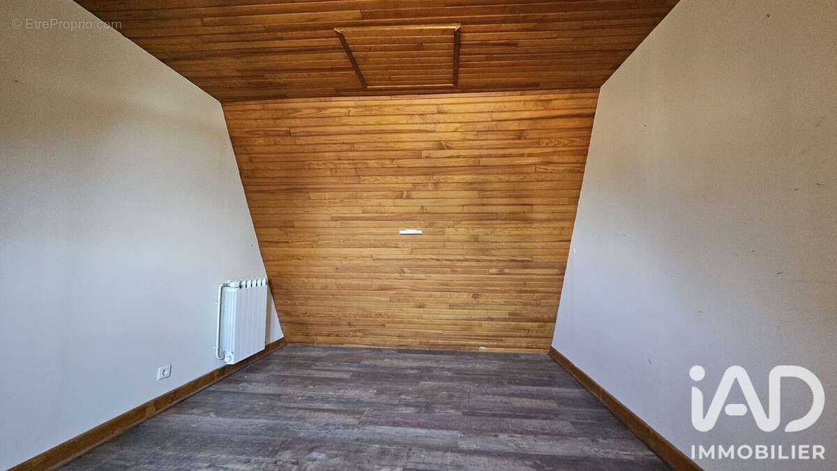 Maison 64 m² à Cassaniouze  - photo 8