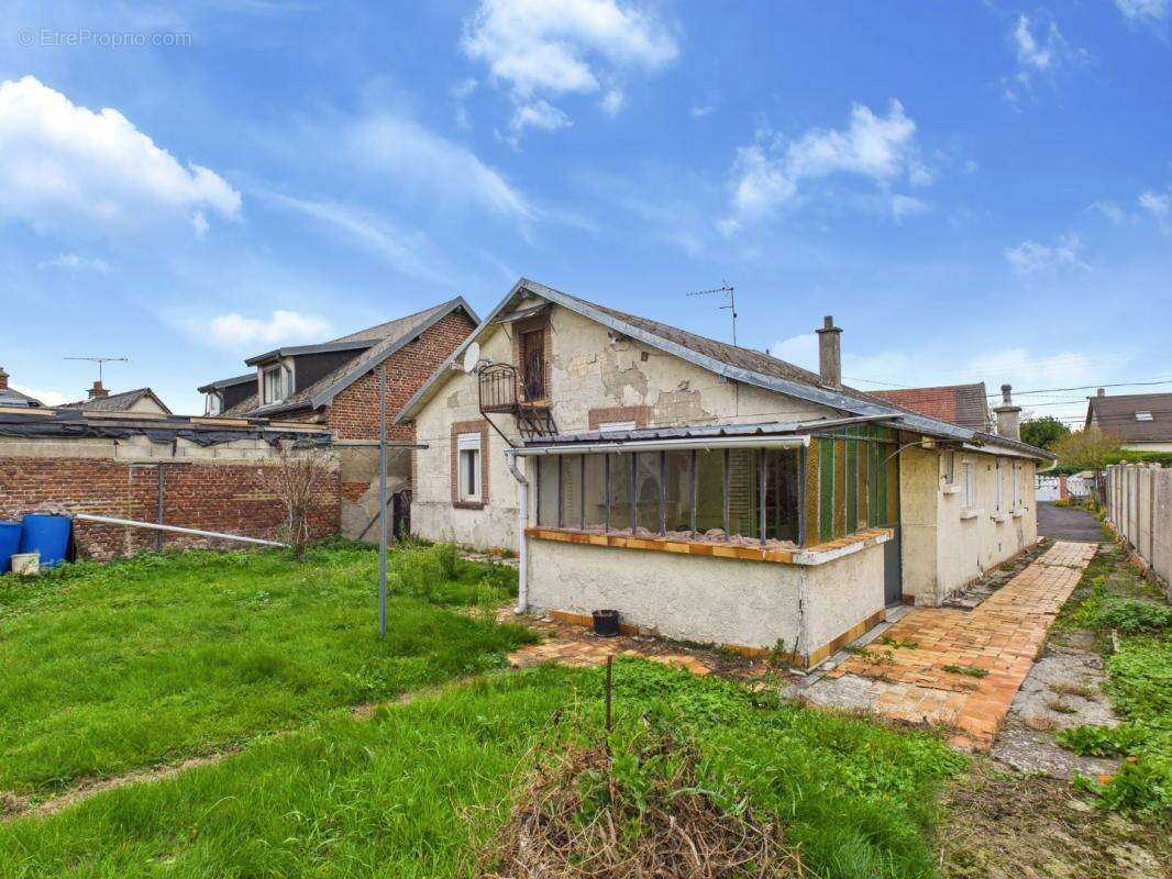 Maison à ESMERY-HALLON