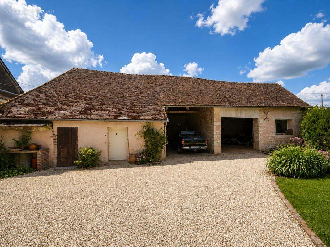 Maison à POILLY-SUR-THOLON