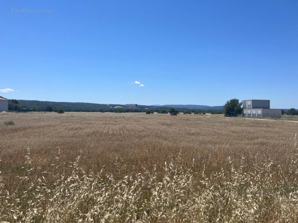 Terrain à VINON-SUR-VERDON