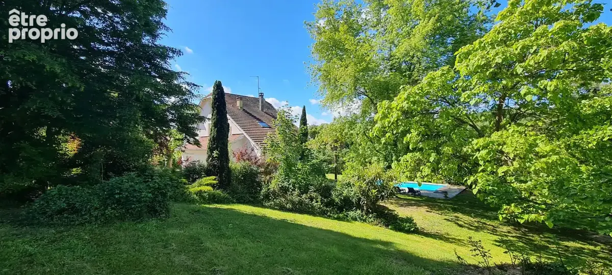 DEMEURE DE CHARME 180 m2 - grand garage - piscine - parc - photo 7