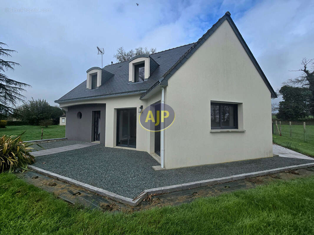 Maison à LA CHAPELLE-DE-BRAIN