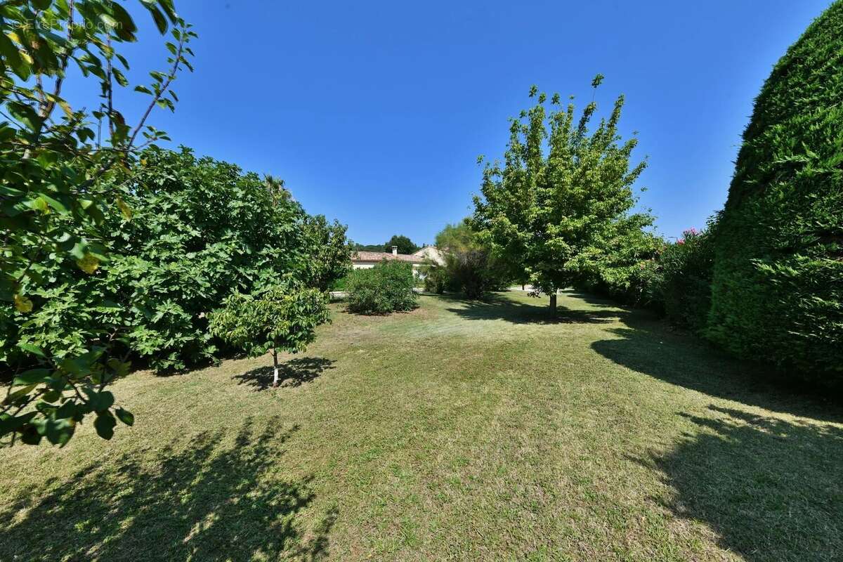 Charmante villa au cœur d'un jardin paysagé - photo 17