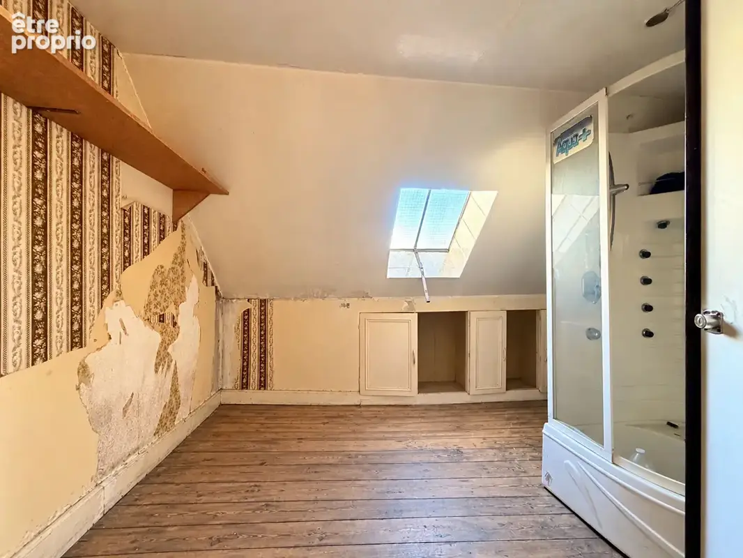 M° Riquet / Rue Riquet. Chambre de service de 5.57 m2 - photo 1