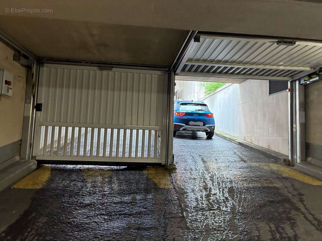 Parking à NEUILLY-SUR-SEINE
