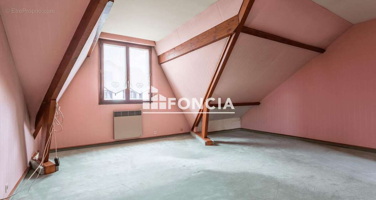 Maison à L'HAY-LES-ROSES