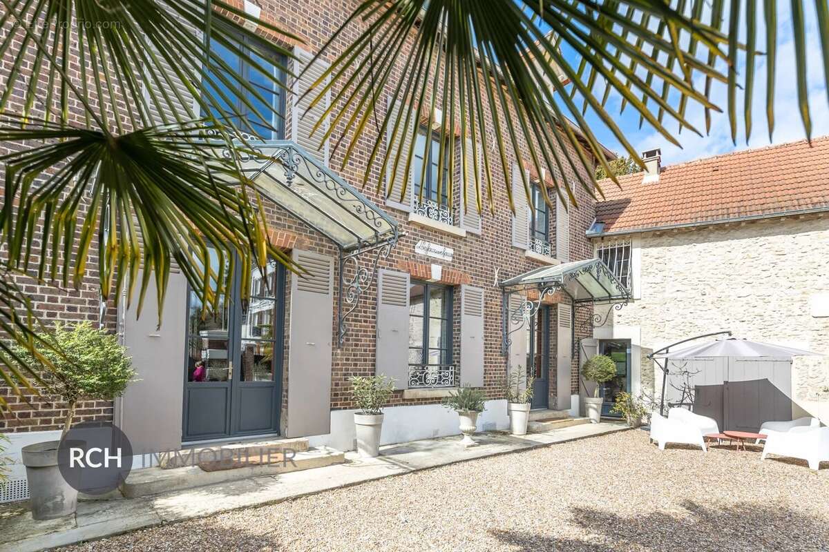 Maison à NEAUPHLE-LE-CHATEAU