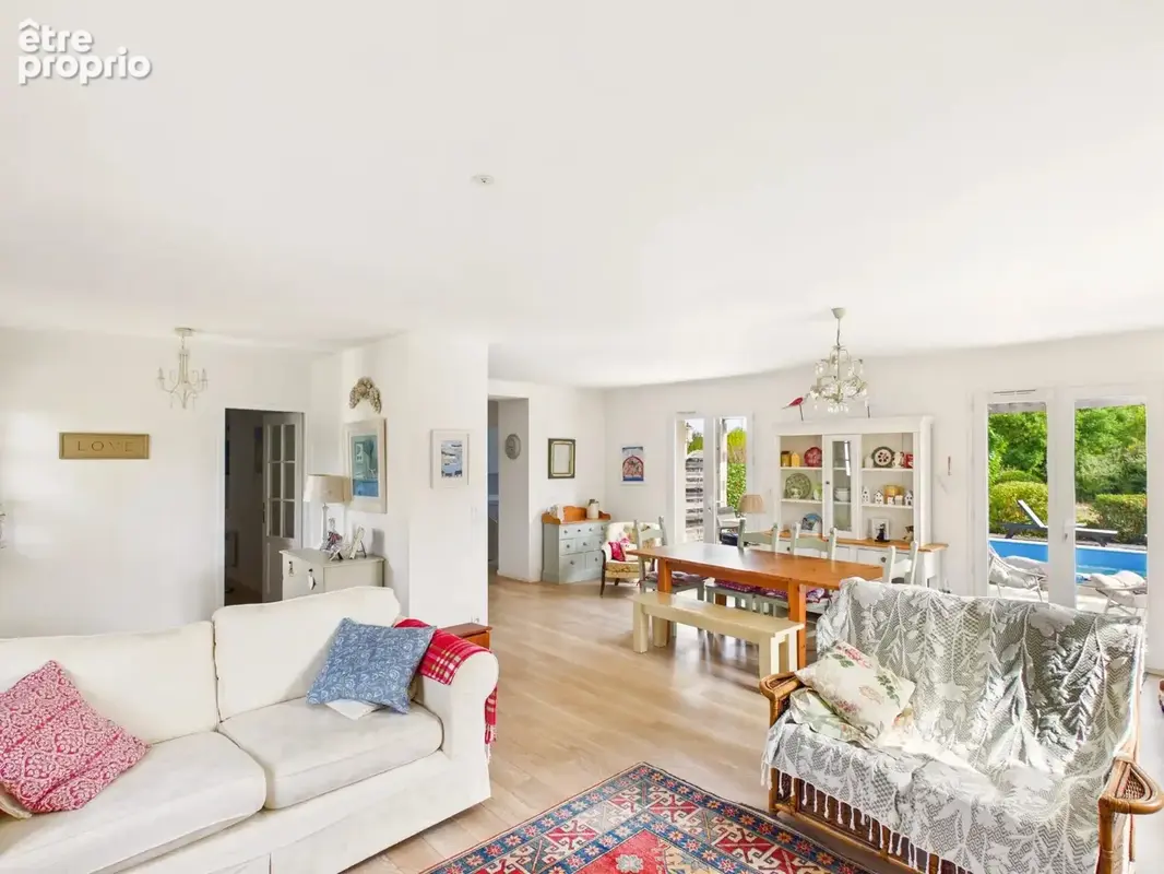 Belle maison de plain-pied avec piscine et jardin - photo 3