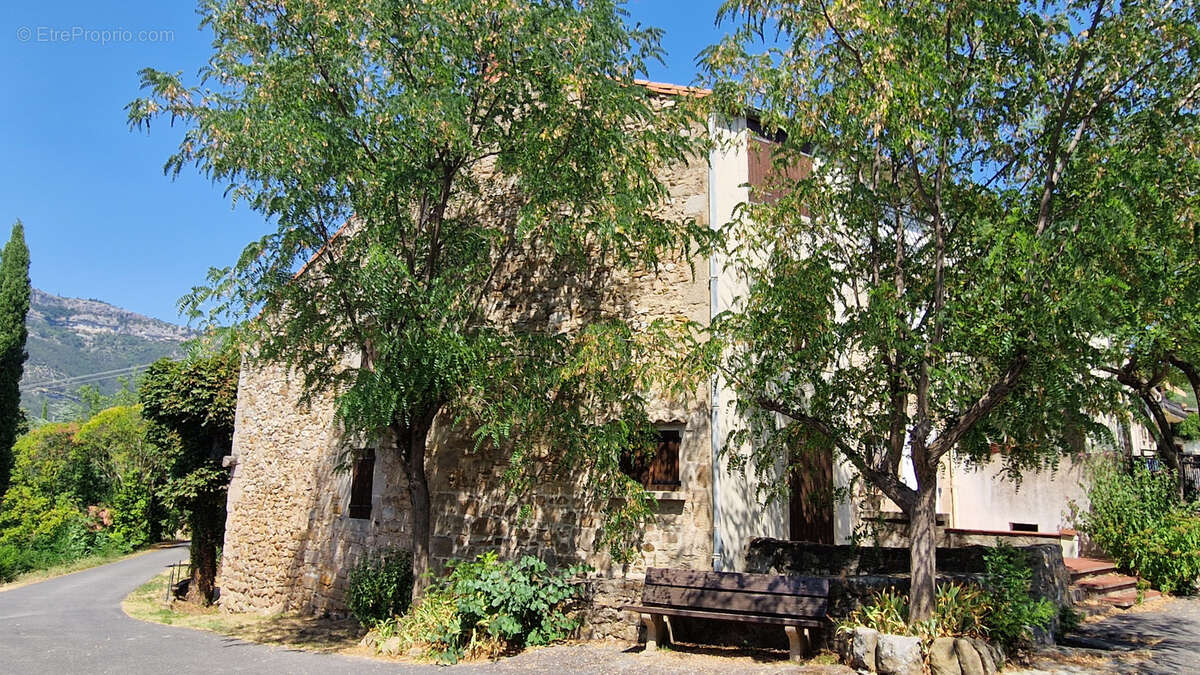 Maison à SAINT-ETIENNE-DE-GOURGAS