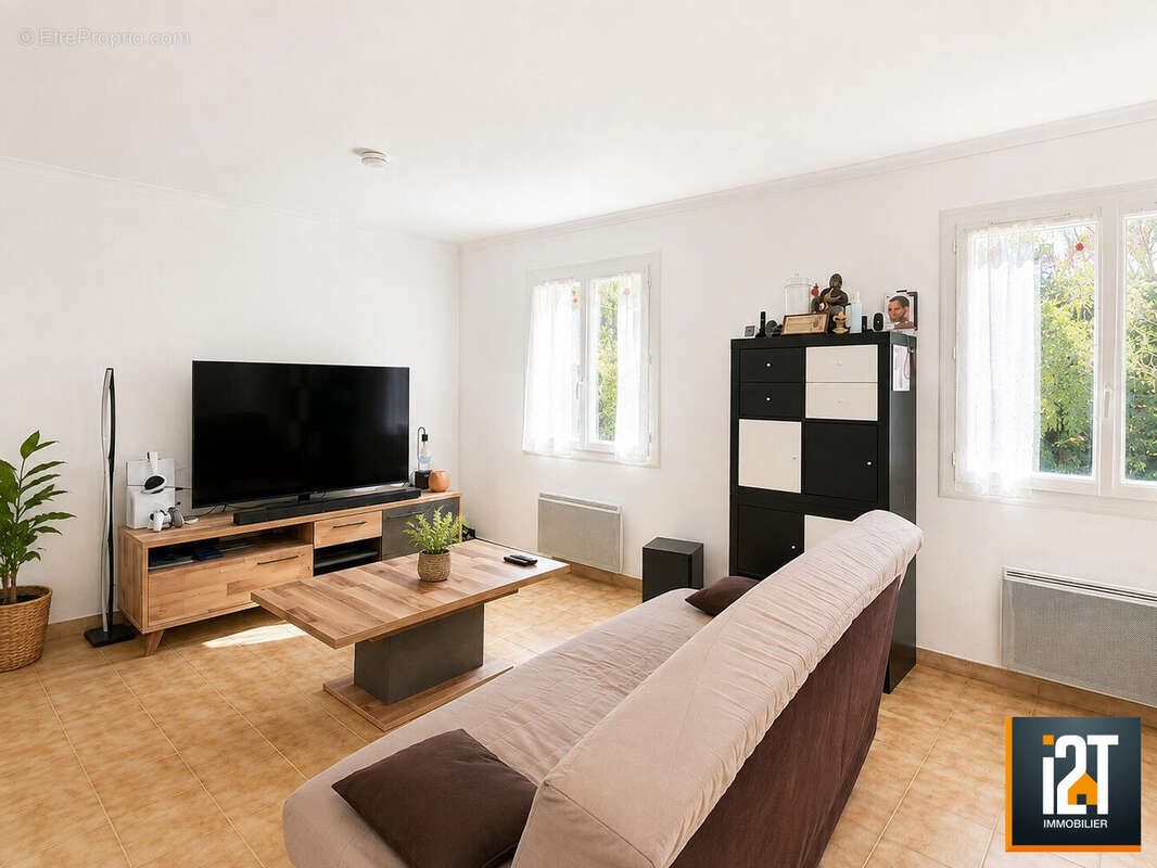 Maison 82 m² à Sainte-Anastasie  - photo 2