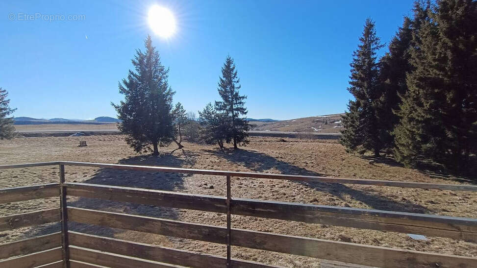 Appartement à COMPAINS