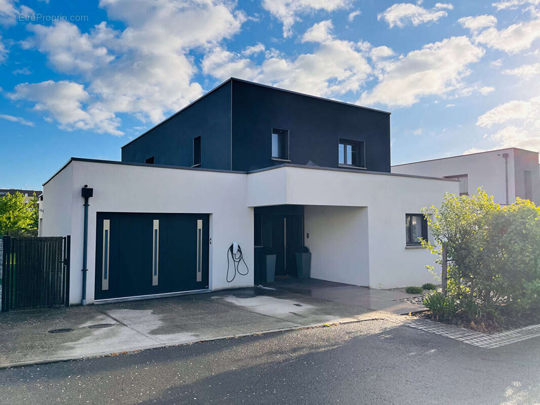 Maison à VERN-SUR-SEICHE